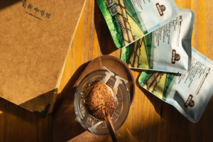 挂耳咖啡粉水比｜挂耳咖啡从何而来？不同产区的挂耳咖啡包的风味口感如何？挂耳包为何不能重复冲泡？
